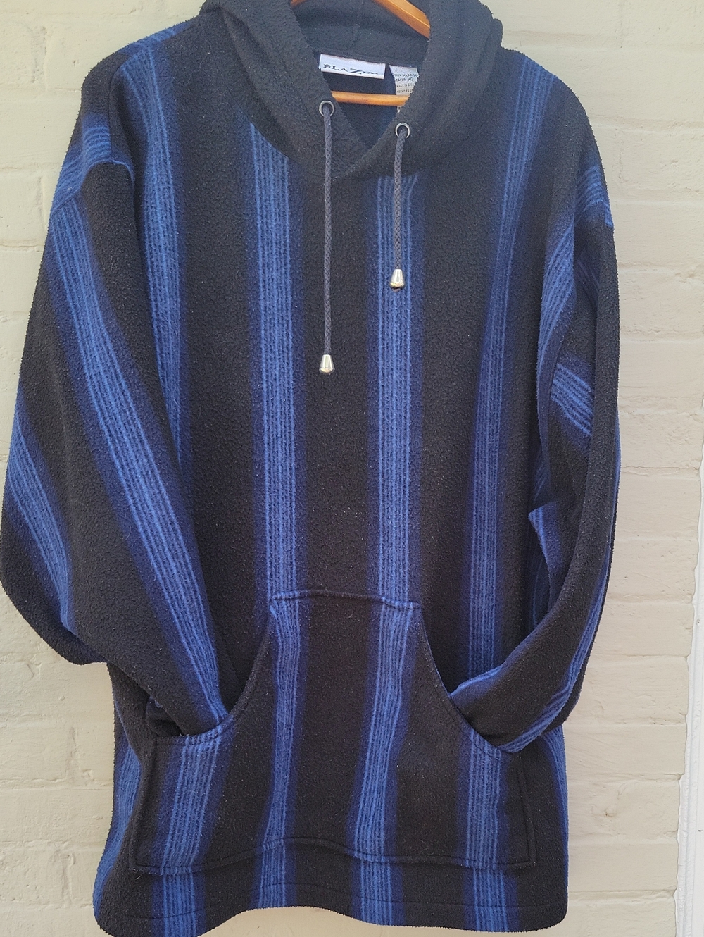 Mens Navy And Blue Stripe XL Pullover Hoodie Front Pocket Pouch. BlaZer Brand